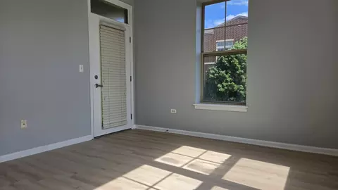 Living - 715 Astor Ln #401, Wheeling, IL 60090 photo 3 of 4