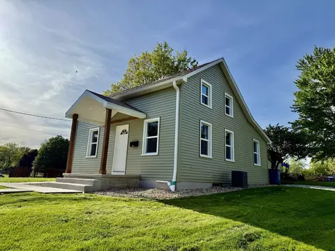 2703 Main St, Peru, IL 61354