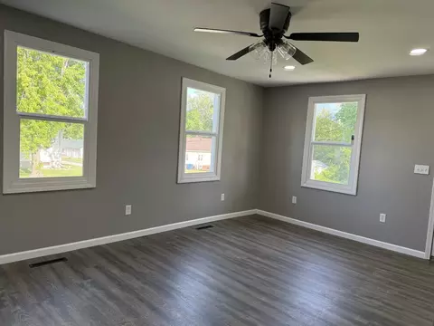 Living - 2703 Main St, Peru, IL 61354 photo 3 of 4