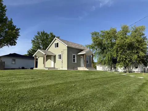 Exterior - 2703 Main St, Peru, IL 61354 photo 4 of 6