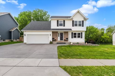 6140 N Thornwood Ave, Davenport, IA 52806