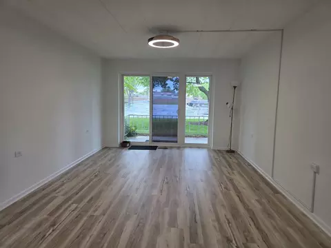 Living - 127 N Wolf Rd #41A, Wheeling, IL 60090 photo 3 of 6
