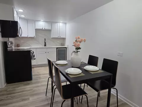 Dining - 127 N Wolf Rd #41A, Wheeling, IL 60090 photo 2 of 4