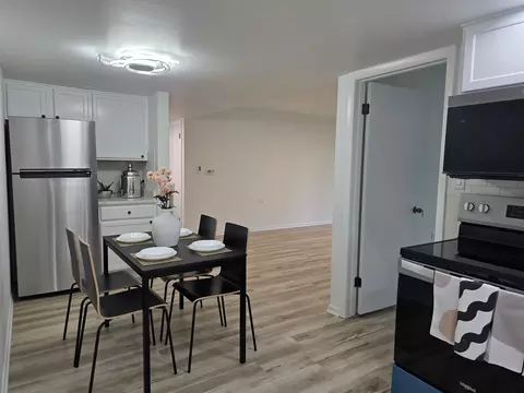 Dining - 127 N Wolf Rd #41A, Wheeling, IL 60090 photo 3 of 4