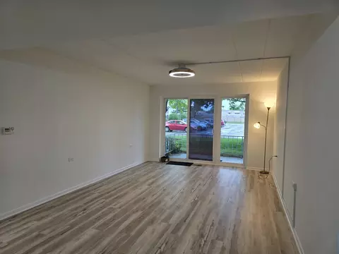 Living - 127 N Wolf Rd #41A, Wheeling, IL 60090 photo 4 of 6