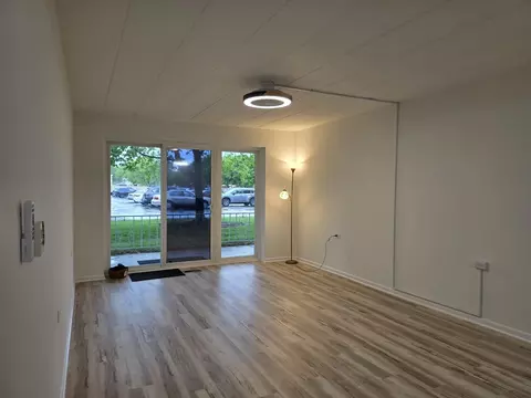 Living - 127 N Wolf Rd #41A, Wheeling, IL 60090 photo 2 of 6