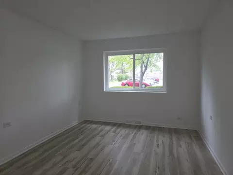 Living - 127 N Wolf Rd #41A, Wheeling, IL 60090 photo 5 of 6