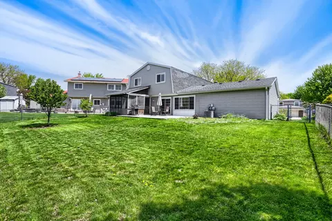 Exterior - 4092 Victoria Dr, Hoffman Estates, IL 60192 photo 3 of 12