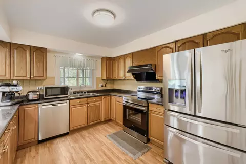 Kitchen - 4092 Victoria Dr, Hoffman Estates, IL 60192 photo 1 of 3