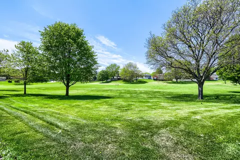 Exterior - 4092 Victoria Dr, Hoffman Estates, IL 60192 photo 7 of 12