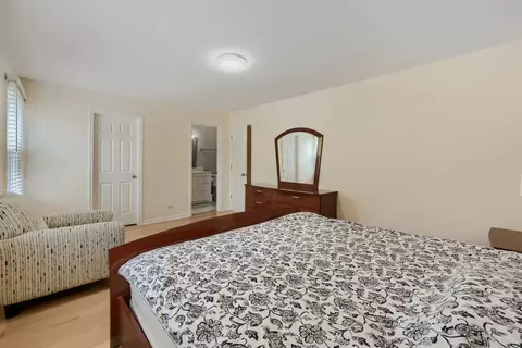 Bedroom - 4092 Victoria Dr, Hoffman Estates, IL 60192 photo 4 of 10