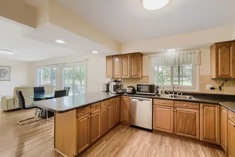 Kitchen - 4092 Victoria Dr, Hoffman Estates, IL 60192 photo 3 of 3