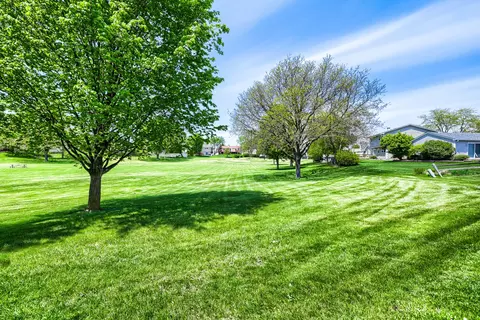 Exterior - 4092 Victoria Dr, Hoffman Estates, IL 60192 photo 8 of 12
