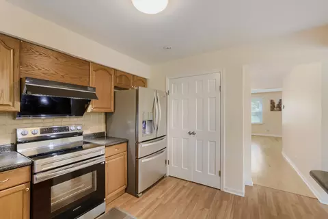 Kitchen - 4092 Victoria Dr, Hoffman Estates, IL 60192 photo 2 of 3