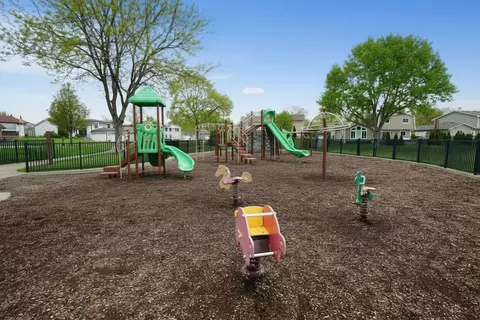 Other - 4092 Victoria Dr, Hoffman Estates, IL 60192 photo 2 of 7