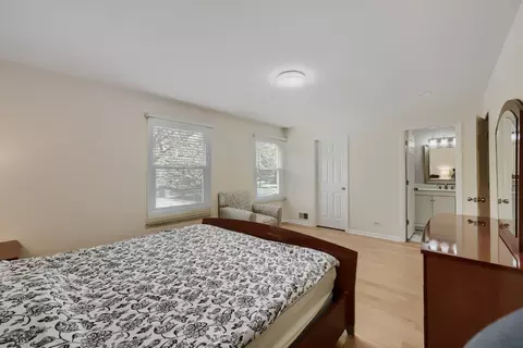 Bedroom - 4092 Victoria Dr, Hoffman Estates, IL 60192 photo 2 of 10