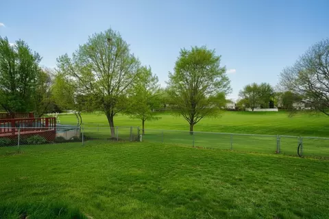 Exterior - 4092 Victoria Dr, Hoffman Estates, IL 60192 photo 11 of 12