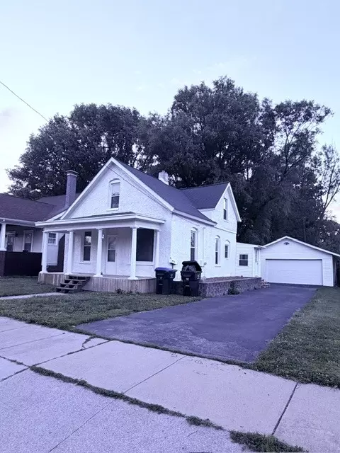 1005 W Taylor St, Bloomington, IL 61701