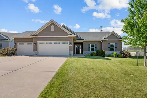 3550 Deckard Dr, Bettendorf, IA 52722