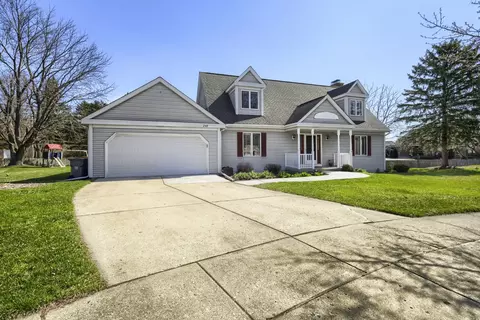 Exterior - 245 Old Forge Rd, Elgin, IL 60123 photo 4 of 10