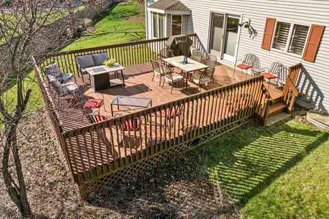 Exterior - 245 Old Forge Rd, Elgin, IL 60123 photo 7 of 10