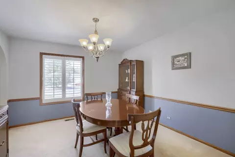 Dining - 245 Old Forge Rd, Elgin, IL 60123 photo 2 of 2