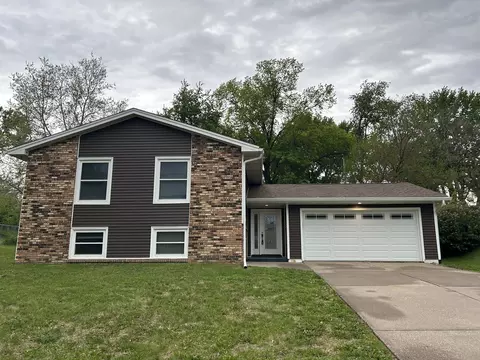 2520 W 46th St, Davenport, IA 52806