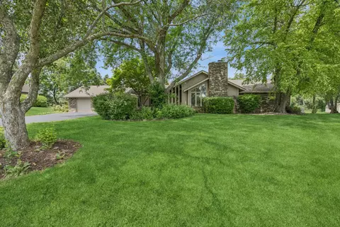 12 N320 Jackson Dr, Elgin, IL 60124
