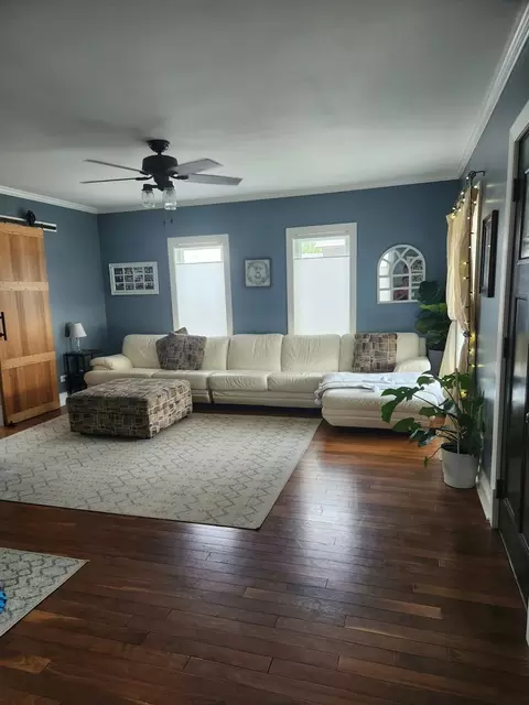 Living - 205 S Jackson St, Gardner, IL 60424 photo 2 of 6