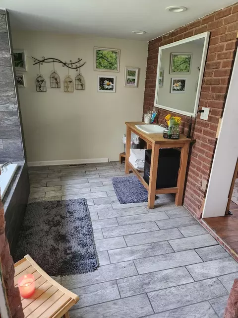 Bath - 205 S Jackson St, Gardner, IL 60424 photo 3 of 4
