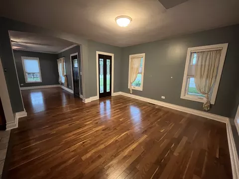 Living - 205 S Jackson St, Gardner, IL 60424 photo 4 of 6