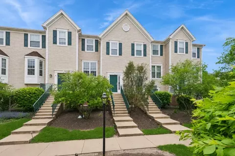 1106 Village Center Pkwy #3, Aurora, IL 60506