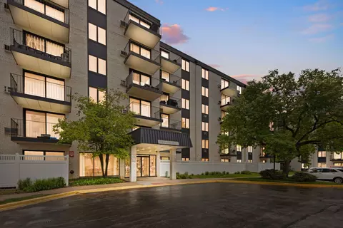 9731 N Fox Glen Dr #4C, Niles, IL 60714