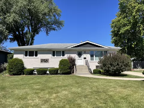 10228 S 80th Ct, Palos Hills, IL 60465