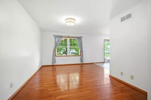 1303 Kenneth Dr, Bloomington, IL 61704 photo 6