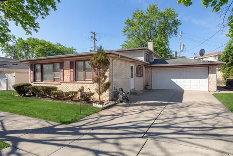 8516 N Ozanam Ave, Niles, IL 60714