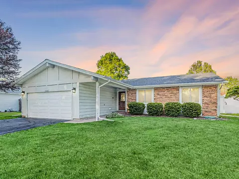 1145 N Thackeray Dr, Palatine, IL 60067