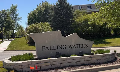 3142 Falling Waters Ln #3142, Lindenhurst, IL 60046