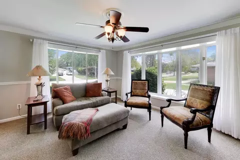 Living - 1976 Robert St, Aurora, IL 60506 photo 2 of 4