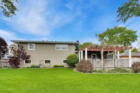 Exterior - 1976 Robert St, Aurora, IL 60506 photo 6 of 9