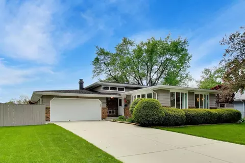 Exterior - 1976 Robert St, Aurora, IL 60506 photo 3 of 9