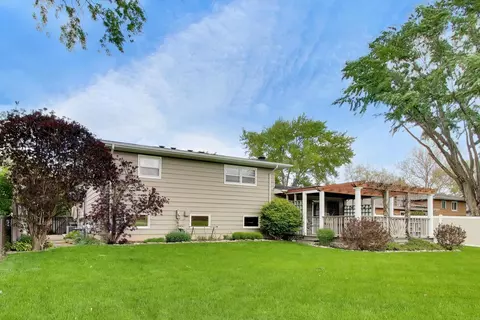 Exterior - 1976 Robert St, Aurora, IL 60506 photo 7 of 9