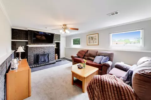 Living - 1976 Robert St, Aurora, IL 60506 photo 3 of 4