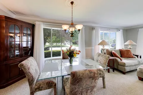 Dining - 1976 Robert St, Aurora, IL 60506 photo 3 of 4