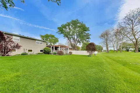 Exterior - 1976 Robert St, Aurora, IL 60506 photo 9 of 9