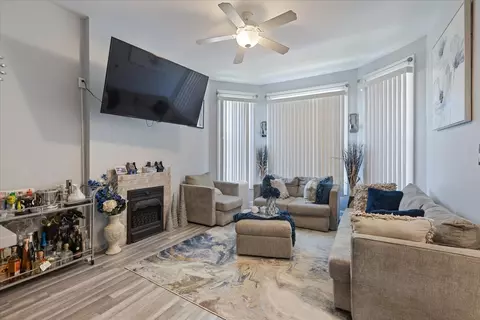 Living - 5319 S Indiana Ave, Chicago, IL 60615 photo 2 of 4