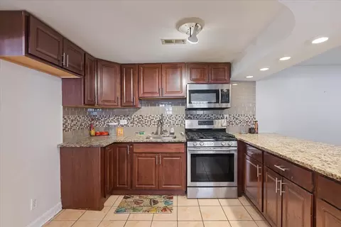Kitchen - 5319 S Indiana Ave, Chicago, IL 60615 photo 5 of 6