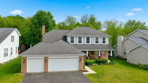 400 Willow Rd, Lakemoor, IL 60051