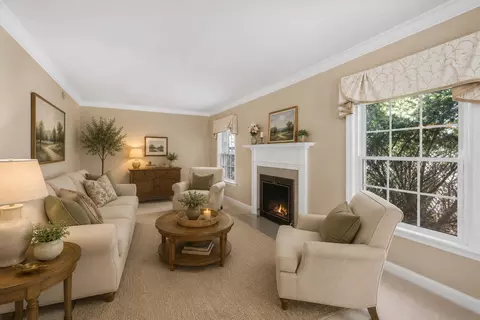 Living - 946 Walter Ave, Des Plaines, IL 60016 photo 2 of 2