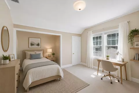 Bedroom - 946 Walter Ave, Des Plaines, IL 60016 photo 2 of 3